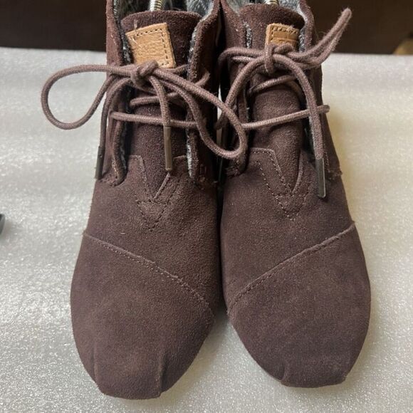 TOMS Women 7 Chocolate Brown Suede Desert Wedge Booties 2.5" - Picture 3 of 6